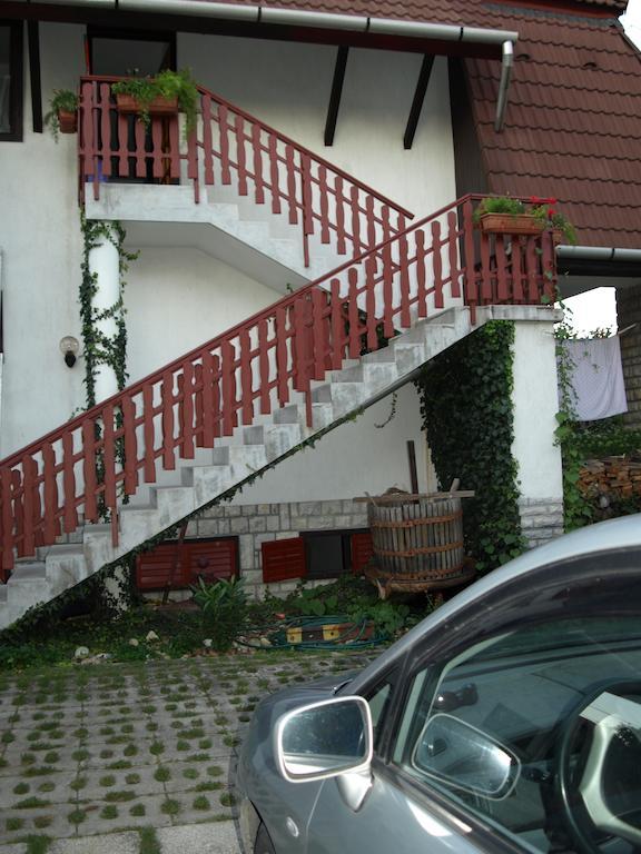 Fuevesi Vendeghaz Hotel Balatonfured Exterior photo