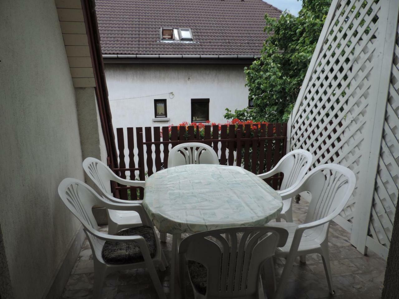 Fuevesi Vendeghaz Hotel Balatonfured Exterior photo